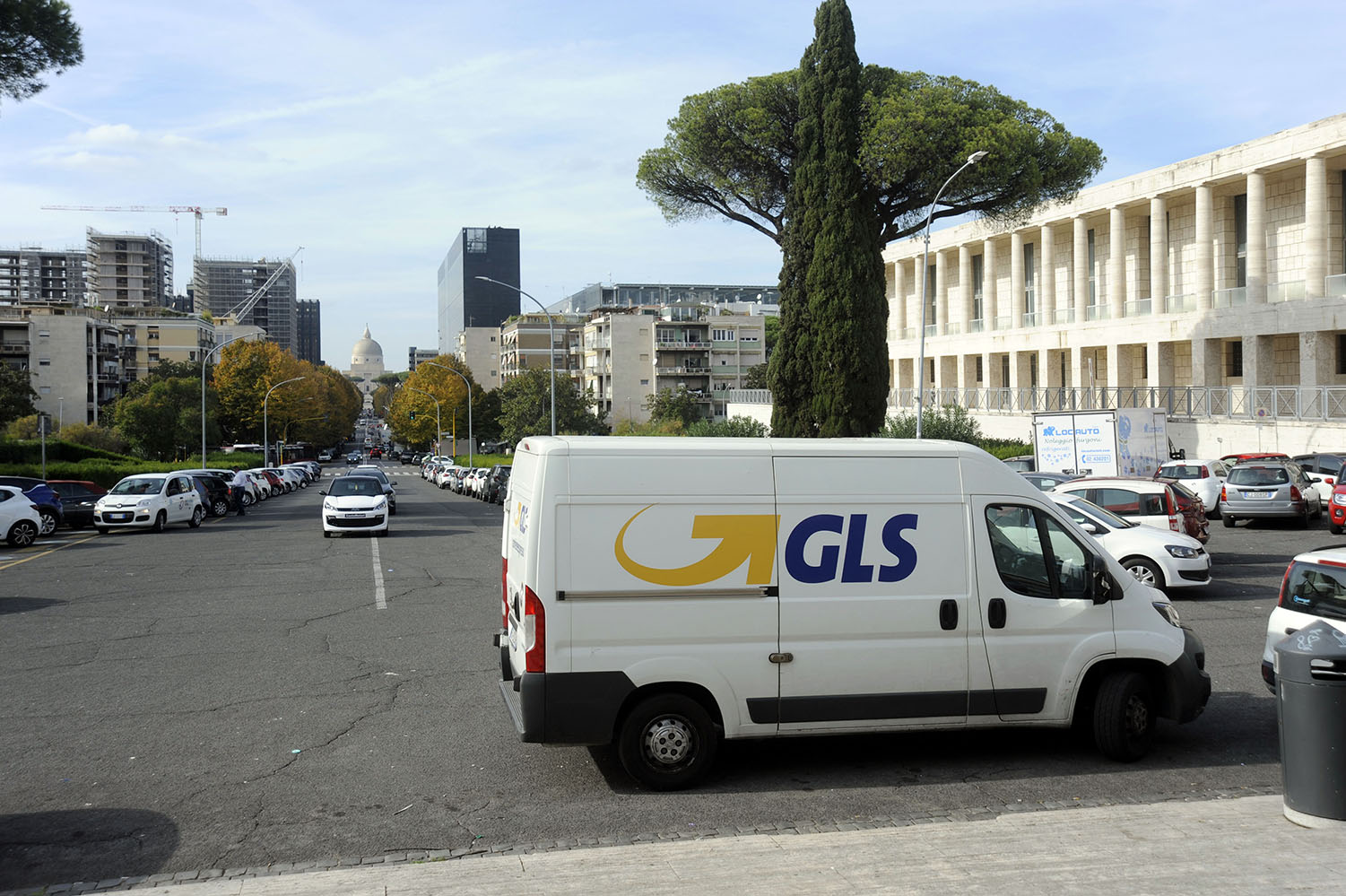 gls, furgone gls, consegna gls non riuscita, corriere, corriere gls
